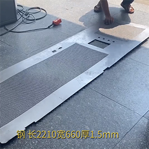 1.5mm厚機柜網(wǎng)板矯平機-高精密機箱機柜整平機-一次校平，沖孔網(wǎng)無反彈