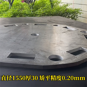 30mm厚鋼板，直徑1.55米機(jī)加工變形矯平機(jī)視頻